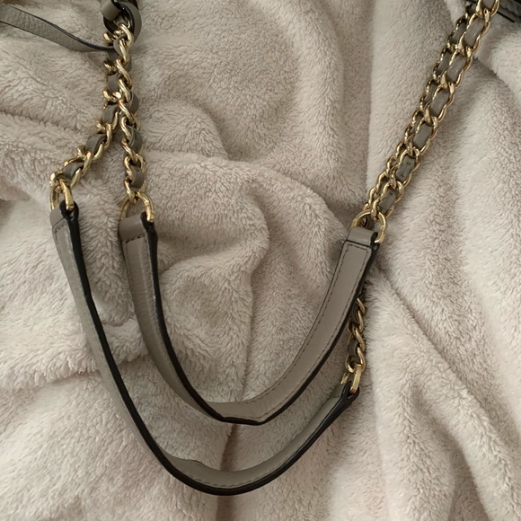 Beautiful Gray Soft Leather Tory Burch Purse - Picture 9 of 14